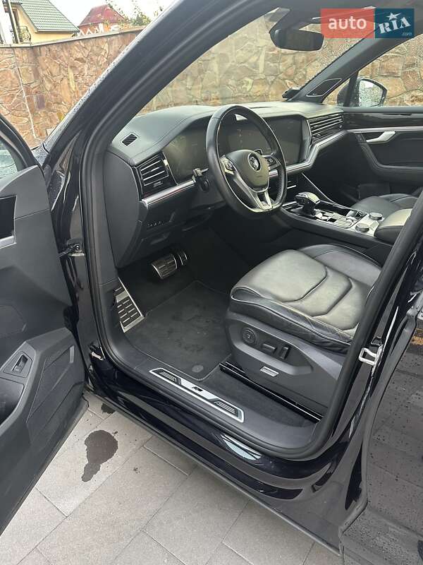 Позашляховик / Кросовер Volkswagen Touareg 2018 в Луцьку