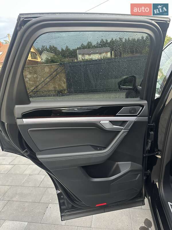 Позашляховик / Кросовер Volkswagen Touareg 2018 в Луцьку