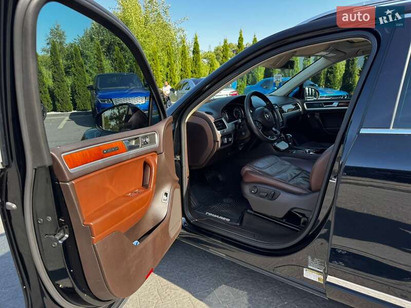 Внедорожник / Кроссовер Volkswagen Touareg 2012 в Надворной