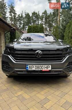 Позашляховик / Кросовер Volkswagen Touareg 2021 в Бучі