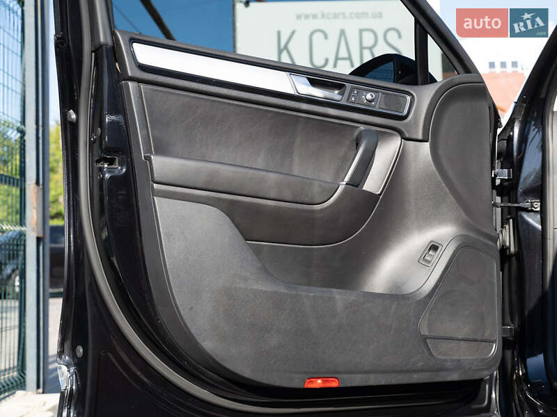 Позашляховик / Кросовер Volkswagen Touareg 2016 в Одесі фото 24 Позашляховик / Кросовер Volkswagen Touareg 2016 в Одесі