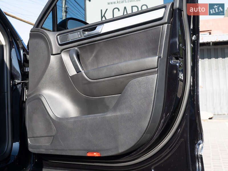 Позашляховик / Кросовер Volkswagen Touareg 2016 в Одесі фото 35 Позашляховик / Кросовер Volkswagen Touareg 2016 в Одесі