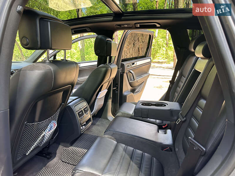 Внедорожник / Кроссовер Volkswagen Touareg 2013 в Кривом Роге