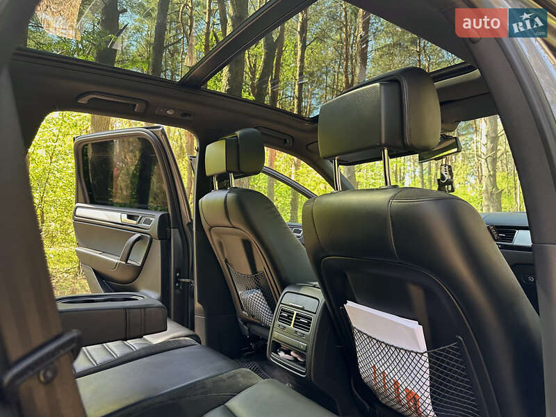 Внедорожник / Кроссовер Volkswagen Touareg 2013 в Кривом Роге