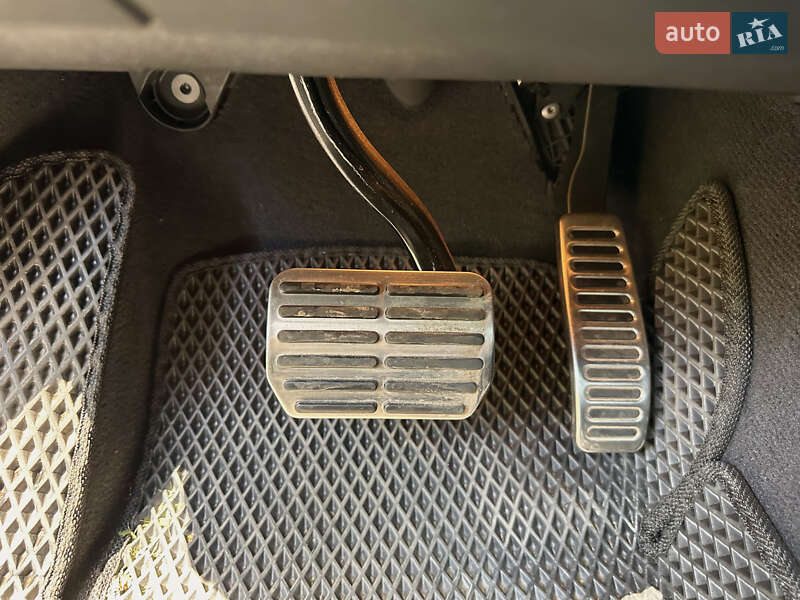 Внедорожник / Кроссовер Volkswagen Touareg 2013 в Кривом Роге