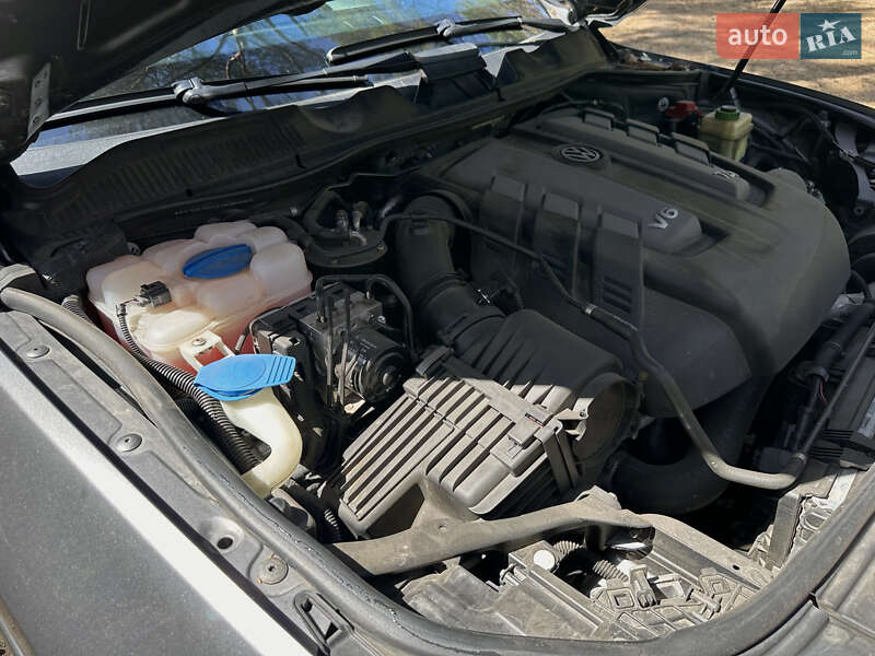 Внедорожник / Кроссовер Volkswagen Touareg 2013 в Кривом Роге