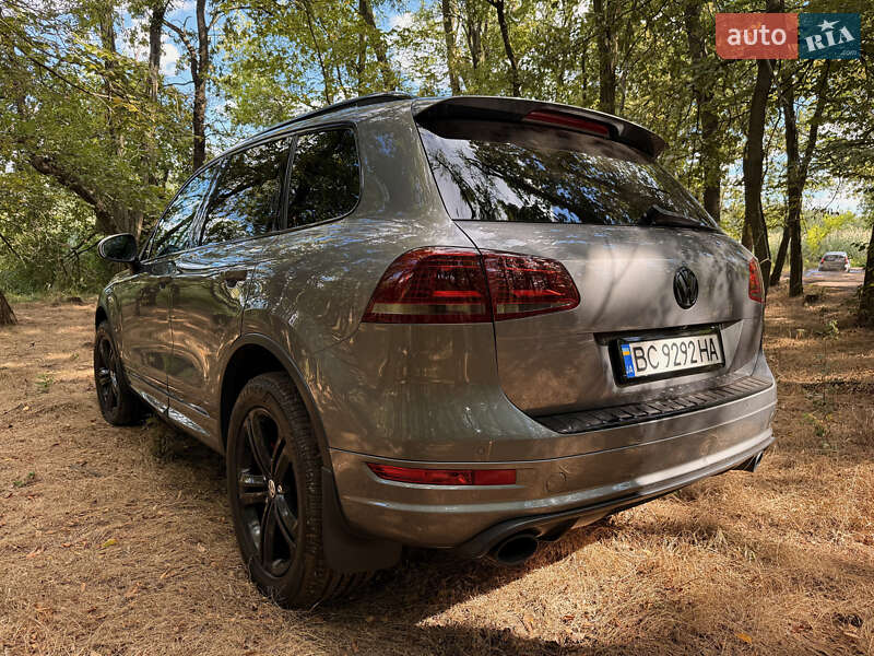 Внедорожник / Кроссовер Volkswagen Touareg 2013 в Кривом Роге