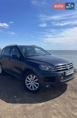 Внедорожник / Кроссовер Volkswagen Touareg 2012 в Киеве