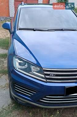 Позашляховик / Кросовер Volkswagen Touareg 2015 в Дніпрі