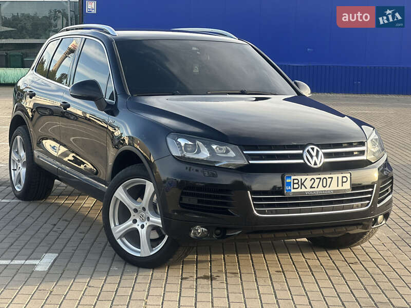 Внедорожник / Кроссовер Volkswagen Touareg 2014 в Дубно