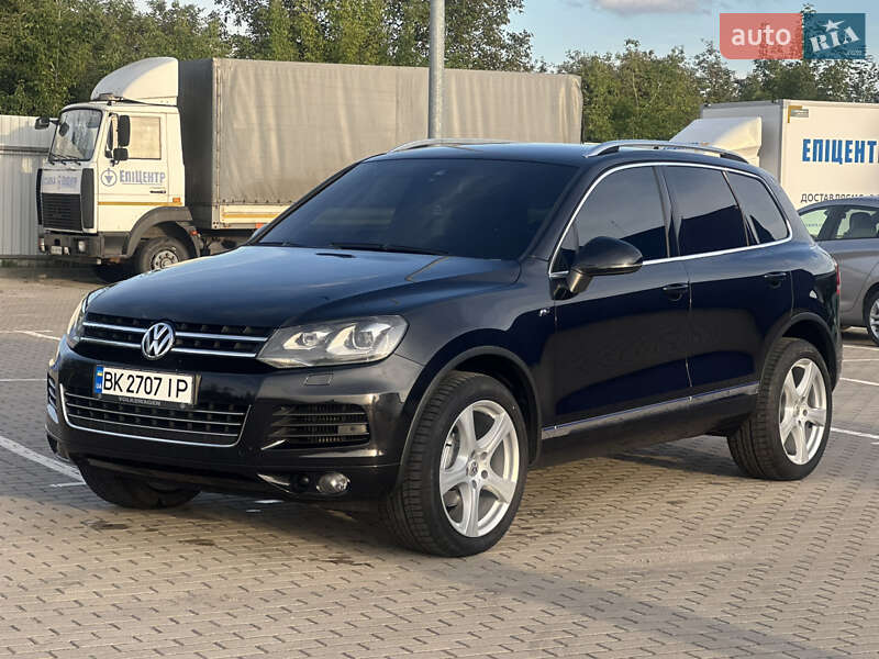 Внедорожник / Кроссовер Volkswagen Touareg 2014 в Дубно