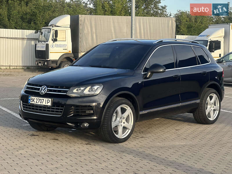 Внедорожник / Кроссовер Volkswagen Touareg 2014 в Дубно