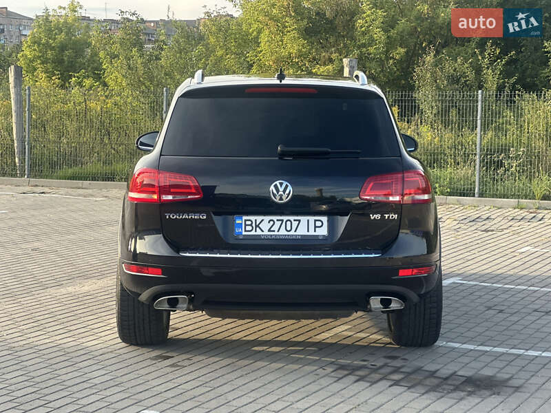 Внедорожник / Кроссовер Volkswagen Touareg 2014 в Дубно