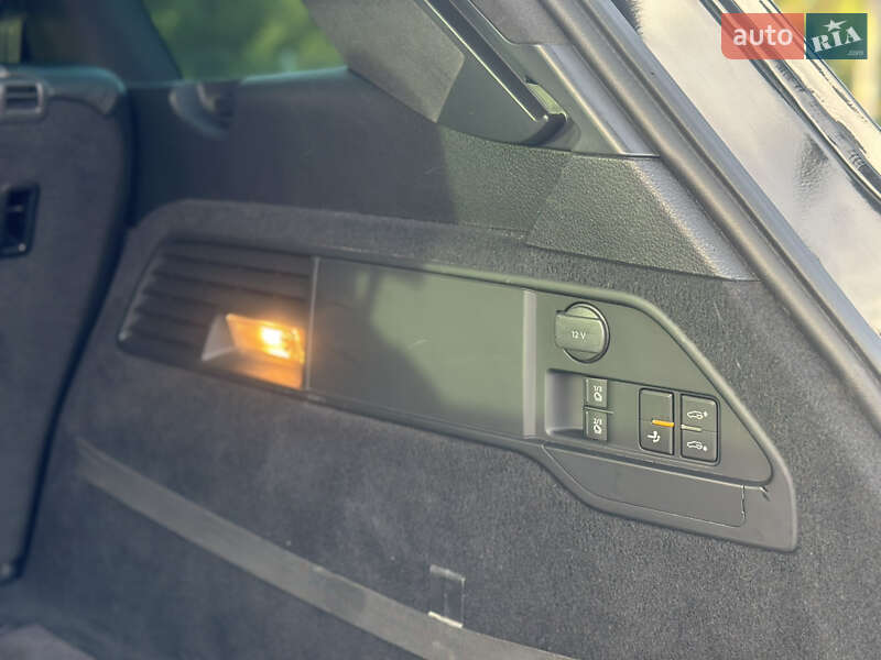 Внедорожник / Кроссовер Volkswagen Touareg 2014 в Дубно