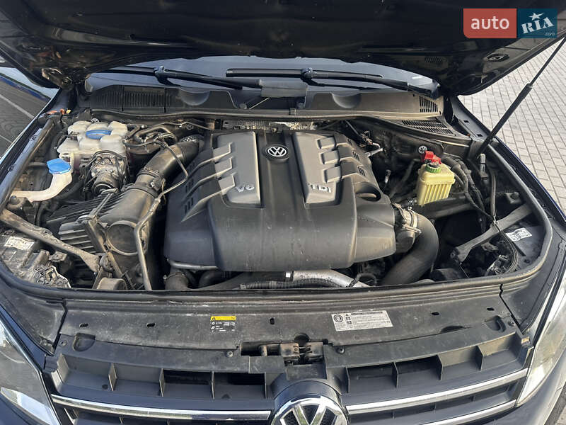 Внедорожник / Кроссовер Volkswagen Touareg 2014 в Дубно