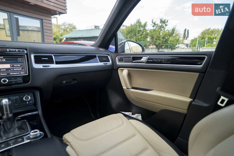 Внедорожник / Кроссовер Volkswagen Touareg 2015 в Киеве фото 24 Внедорожник / Кроссовер Volkswagen Touareg 2015 в Киеве