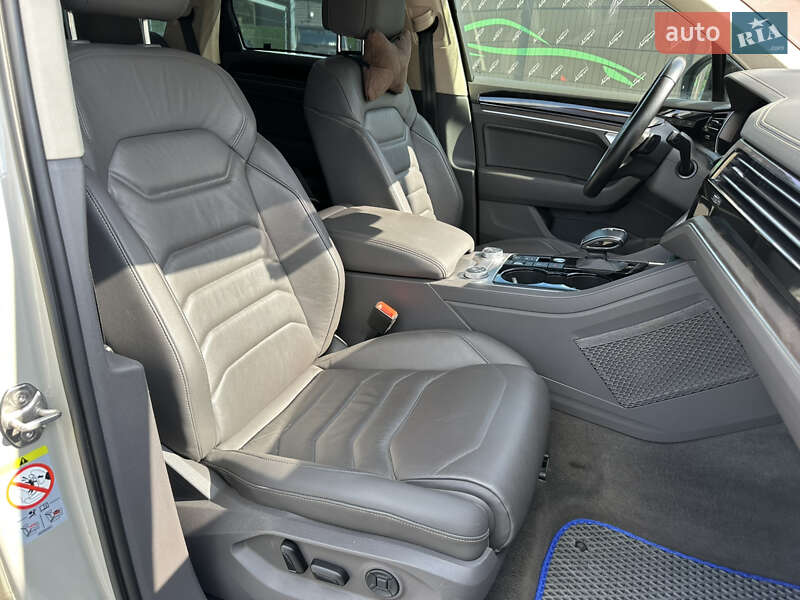 Позашляховик / Кросовер Volkswagen Touareg 2020 в Києві фото 7 Позашляховик / Кросовер Volkswagen Touareg 2020 в Києві