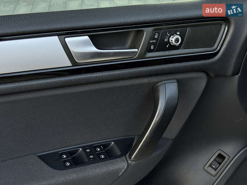 Позашляховик / Кросовер Volkswagen Touareg 2012 в Тернополі