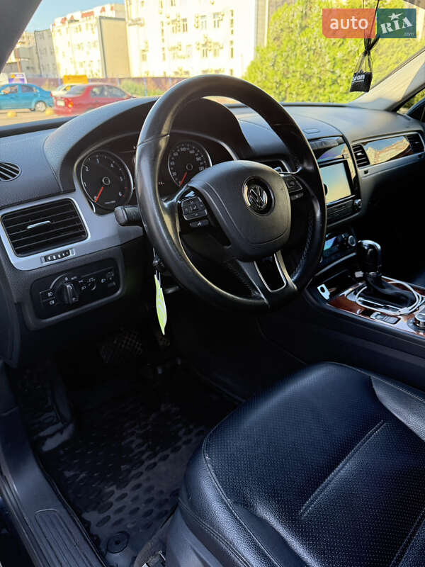 Внедорожник / Кроссовер Volkswagen Touareg 2012 в Одессе