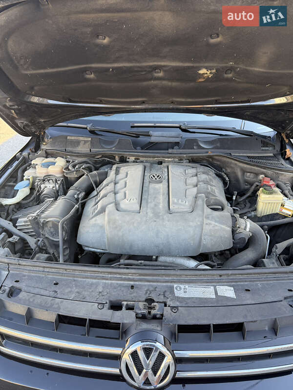 Внедорожник / Кроссовер Volkswagen Touareg 2012 в Одессе