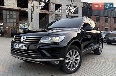 Внедорожник / Кроссовер Volkswagen Touareg 2015 в Львове