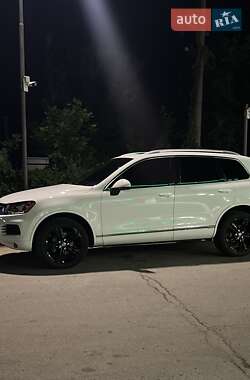 Позашляховик / Кросовер Volkswagen Touareg 2013 в Харкові