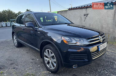 Внедорожник / Кроссовер Volkswagen Touareg 2014 в Хмельницком