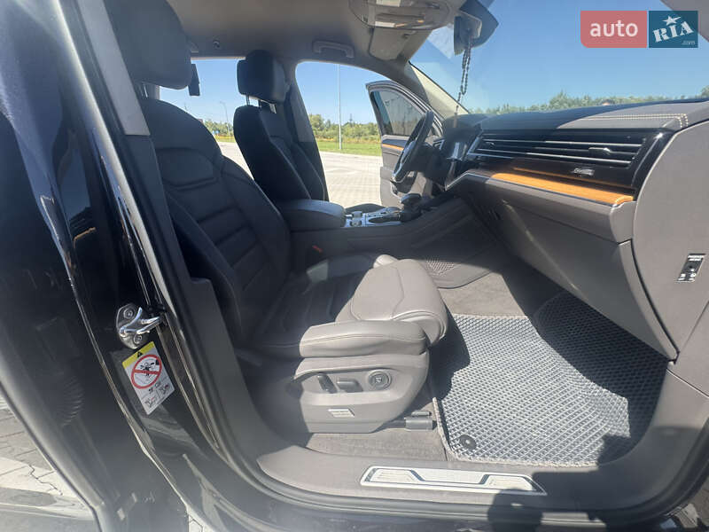Внедорожник / Кроссовер Volkswagen Touareg 2018 в Коломые