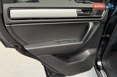 Внедорожник / Кроссовер Volkswagen Touareg 2017 в 