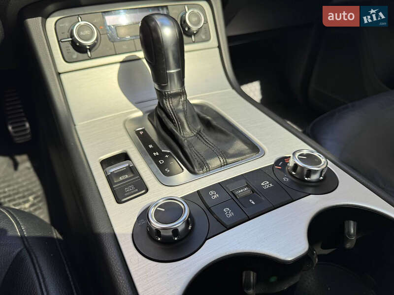 Позашляховик / Кросовер Volkswagen Touareg 2010 в Хмельницькому