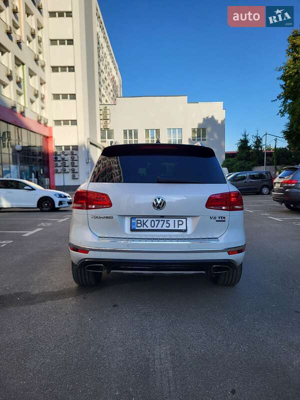 Внедорожник / Кроссовер Volkswagen Touareg 2015 в Херсоне