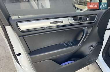 Внедорожник / Кроссовер Volkswagen Touareg 2014 в 