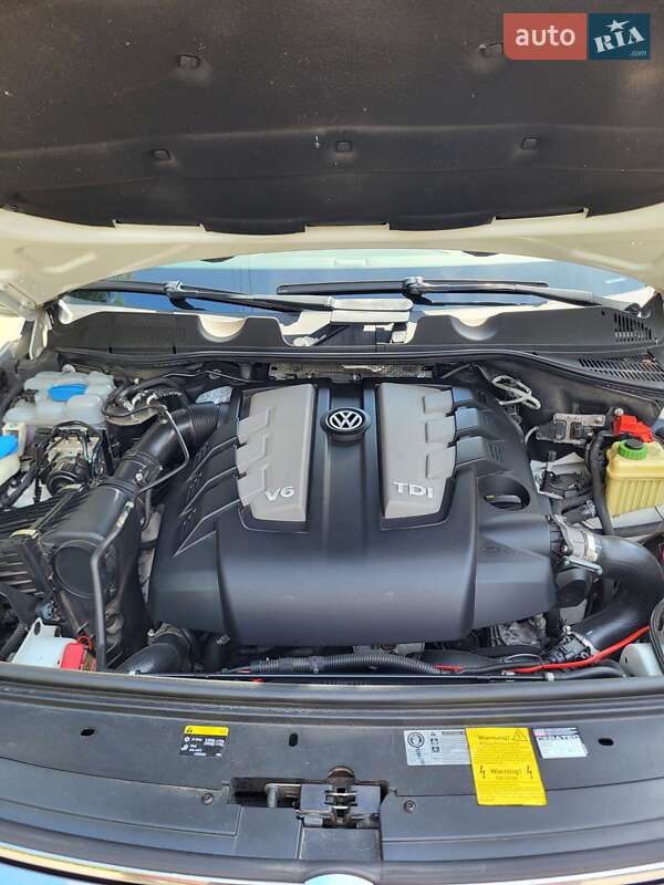 Внедорожник / Кроссовер Volkswagen Touareg 2015 в Херсоне