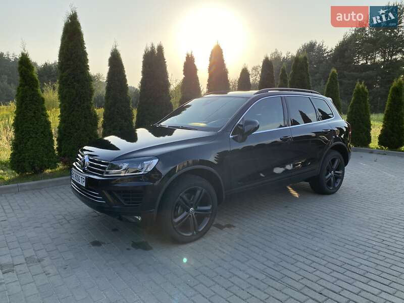 Позашляховик / Кросовер Volkswagen Touareg 2015 в Яворові