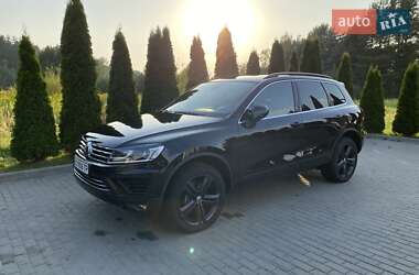 Внедорожник / Кроссовер Volkswagen Touareg 2015 в 