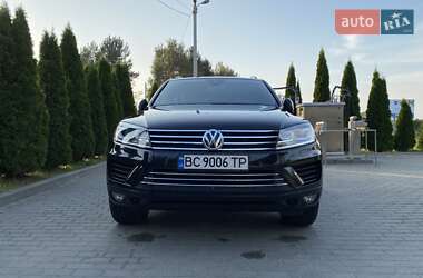 Внедорожник / Кроссовер Volkswagen Touareg 2015 в 