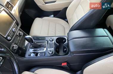 Внедорожник / Кроссовер Volkswagen Touareg 2015 в 