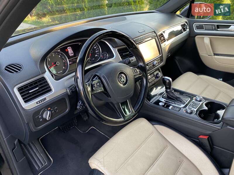Позашляховик / Кросовер Volkswagen Touareg 2015 в Яворові