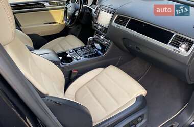 Внедорожник / Кроссовер Volkswagen Touareg 2015 в 