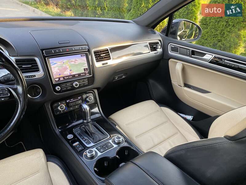Позашляховик / Кросовер Volkswagen Touareg 2015 в Яворові