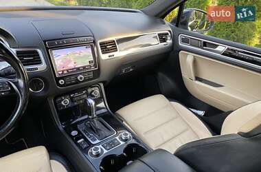 Внедорожник / Кроссовер Volkswagen Touareg 2015 в 