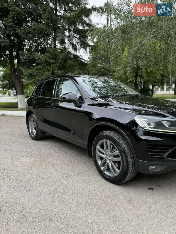 Внедорожник / Кроссовер Volkswagen Touareg 2015 в Волочиске