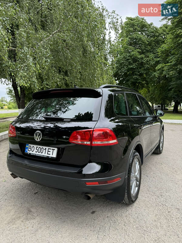 Внедорожник / Кроссовер Volkswagen Touareg 2015 в Волочиске