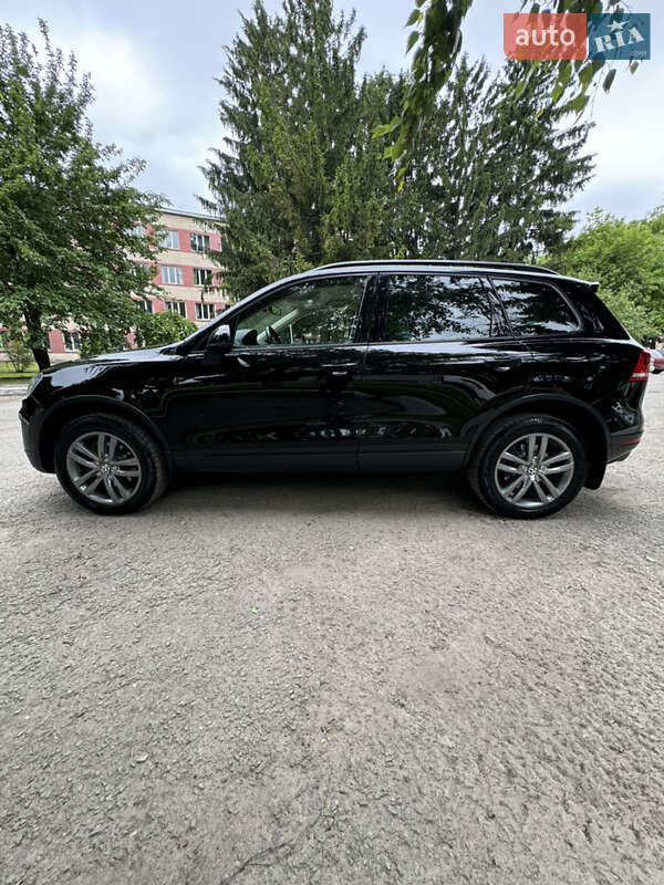 Внедорожник / Кроссовер Volkswagen Touareg 2015 в Волочиске