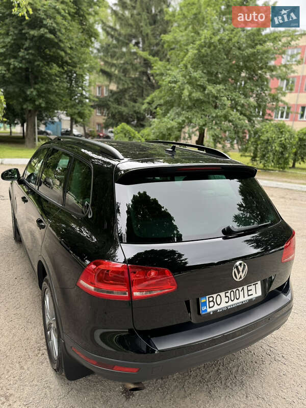 Внедорожник / Кроссовер Volkswagen Touareg 2015 в Волочиске