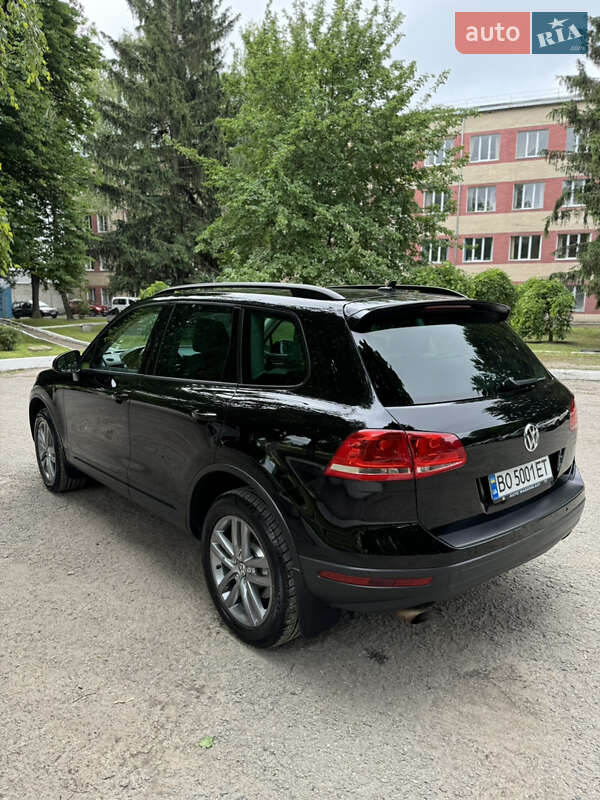 Внедорожник / Кроссовер Volkswagen Touareg 2015 в Волочиске