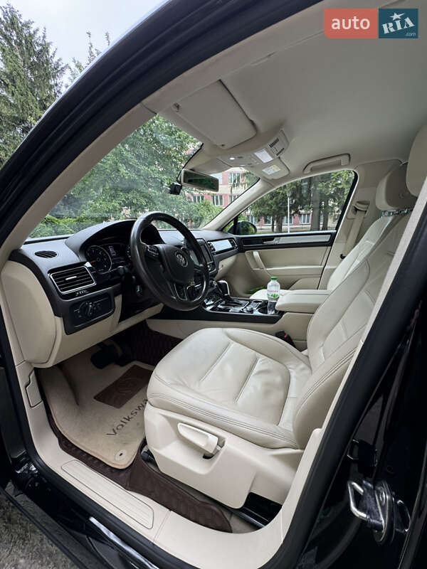 Внедорожник / Кроссовер Volkswagen Touareg 2015 в Волочиске