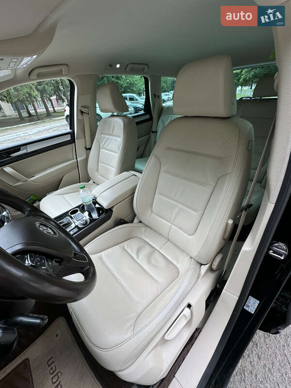 Внедорожник / Кроссовер Volkswagen Touareg 2015 в Волочиске