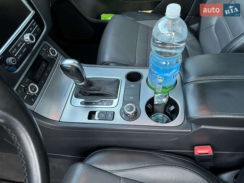 Внедорожник / Кроссовер Volkswagen Touareg 2013 в Виннице