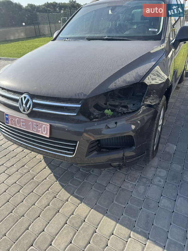 Внедорожник / Кроссовер Volkswagen Touareg 2012 в Тернополе